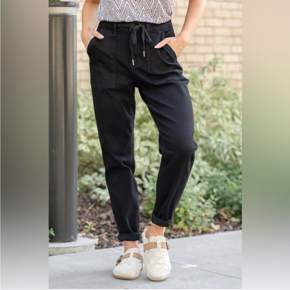 Judy Blue High Waist Black Jogger Jeans Style
JB88700 Size 7/28 - Picture 1 of 6